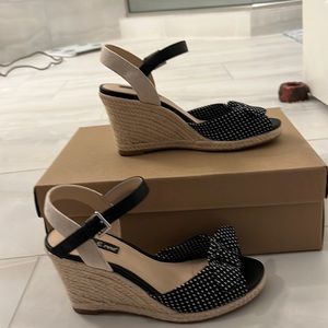 Violet & Red brand. Textured Wedge/ espadrille.